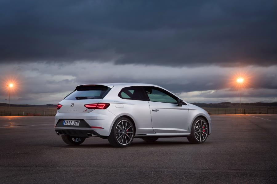  Seat Leon SC Cupra 300 2017 года  (WW) (фото 4 из 28)